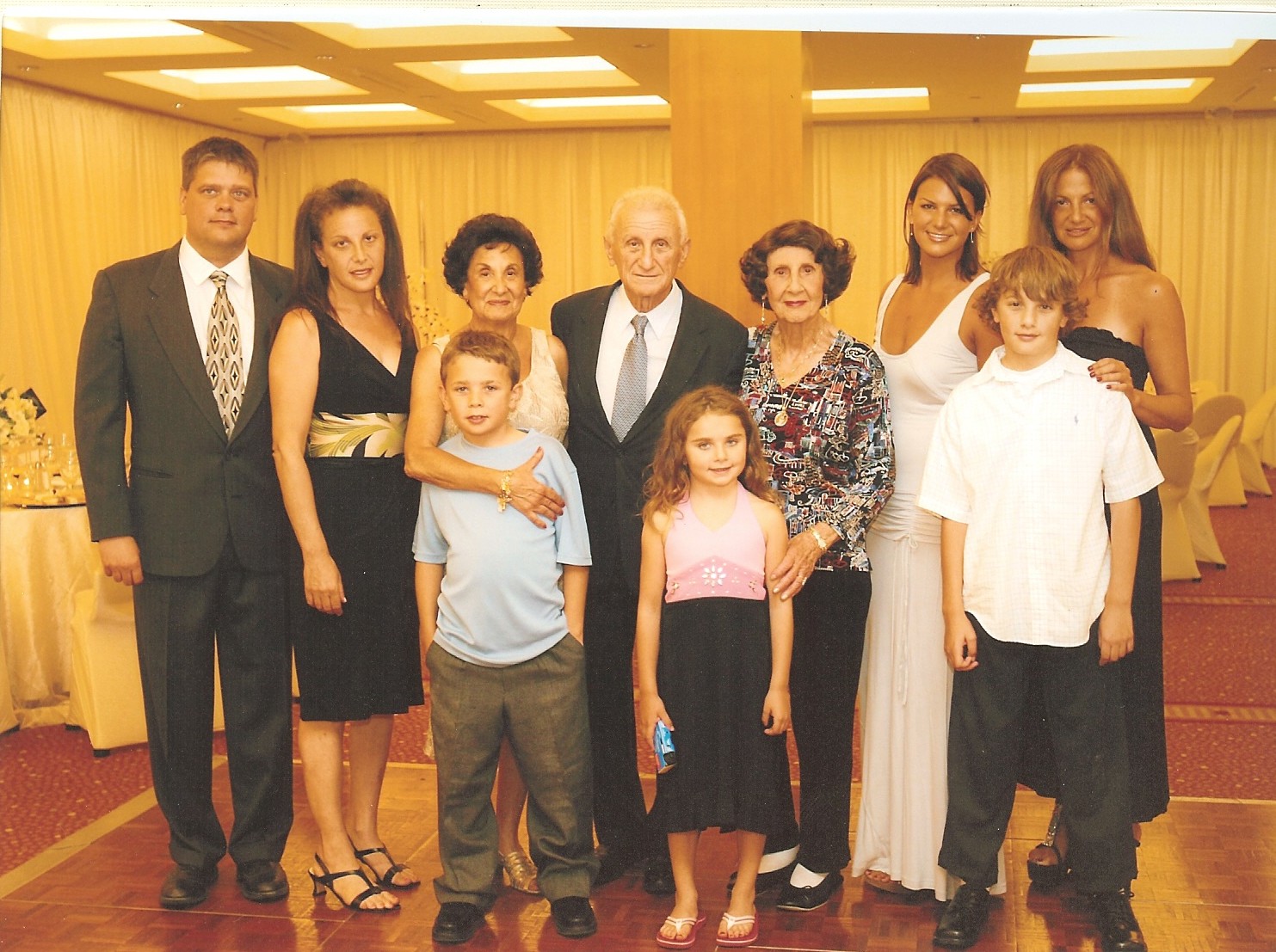 Back: Thomas, Claudia, Ety, Jack, Nona Bella, Jessica, and Marianne. Front: David, Rachel and Jacob