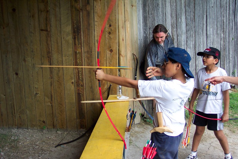 Kahan Chavda doing arching at Scarborough Faire
