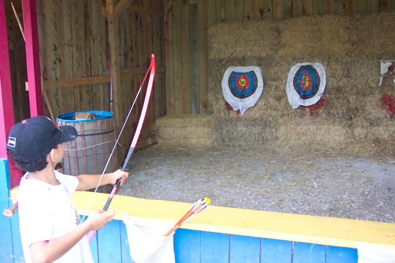 Arev Chavda doing arching at Scarborough Faire