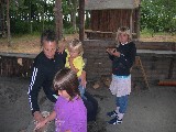 Claudia, Alma, Greta, Maria i järnålders byn