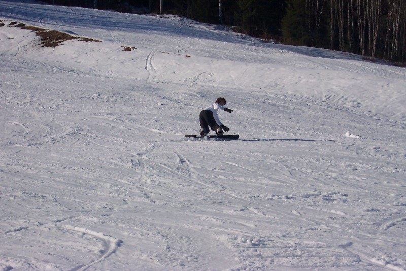 Jacob snowboarding in Bj�sta backen